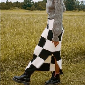 NEW FUZZY URBN OUTFITTERS SKIRT